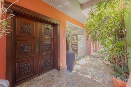 Casa à venda com 446m², 4 quartos e 6 vagasEntrada