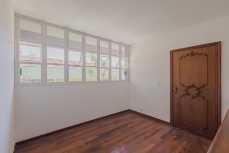 Casa à venda com 446m², 4 quartos e 6 vagasCorredor