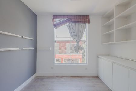 Casa à venda com 446m², 4 quartos e 6 vagasEdícula