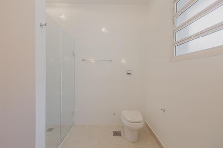 Casa à venda com 446m², 4 quartos e 6 vagasBanheiro da Suíte 4