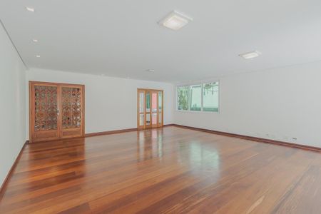 Casa à venda com 446m², 4 quartos e 6 vagasSala