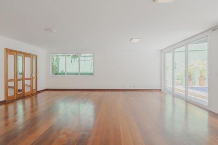 Casa à venda com 446m², 4 quartos e 6 vagasSala