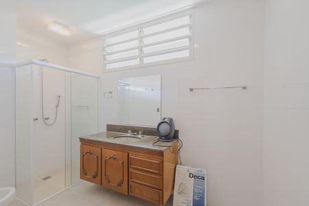 Casa à venda com 446m², 4 quartos e 6 vagasBanheiro da Suíte 1