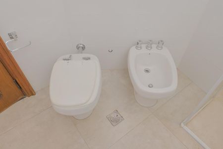 Casa à venda com 446m², 4 quartos e 6 vagasBanheiro da Suíte 1