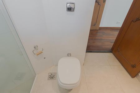 Casa à venda com 446m², 4 quartos e 6 vagasBanheiro da Suíte 3