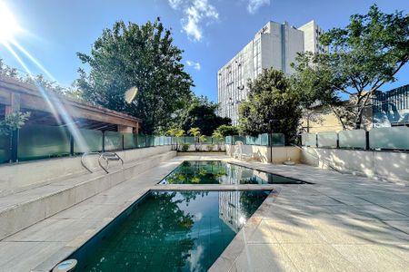 Apartamento à venda com 71m², 3 quartos e 2 vagas Apartamento à venda com 71m², 3 quartos e 2 vagasÁrea comum - Piscina