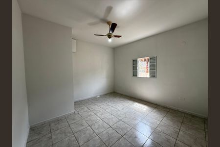 Casa à venda com 238m², 4 quartos e 4 vagas Casa à venda com 238m², 4 quartos e 4 vagasQuarto