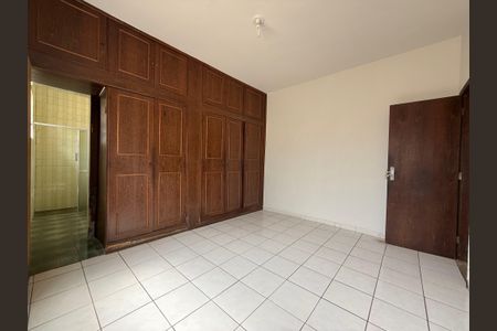 Casa à venda com 238m², 4 quartos e 4 vagas Casa à venda com 238m², 4 quartos e 4 vagasQuarto