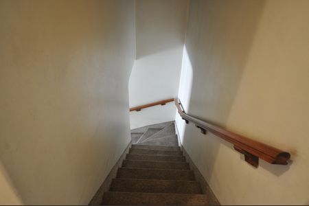 Casa à venda com 125m², 3 quartos e 2 vagasEscada