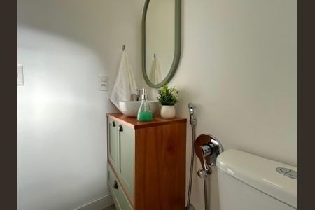 Lavabo de apartamento para alugar com 1 quarto, 74m² em Centro, Florianópolis