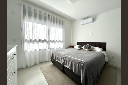 Suíte  de apartamento para alugar com 1 quarto, 74m² em Centro, Florianópolis
