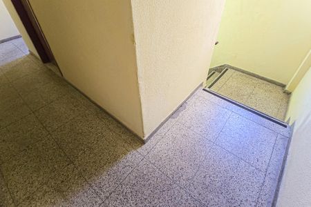 Apartamento para alugar com 50m², 2 quartos e sem vagaEscada