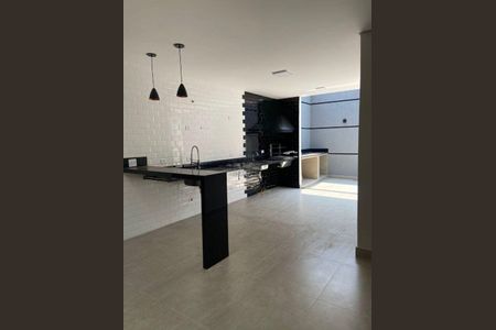 Casa à venda com 130m², 3 quartos e 2 vagas