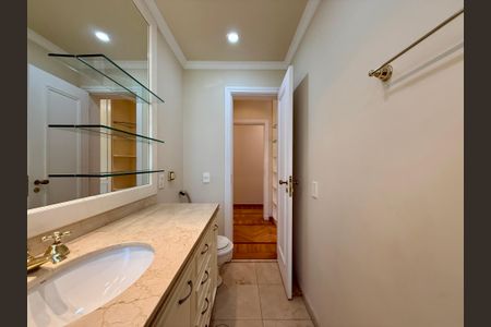 Apartamento para alugar com 387m², 4 quartos e 5 vagasBanheiro Suíte 2