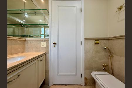 Apartamento para alugar com 387m², 4 quartos e 5 vagasBanheiro 2 Suíte 4