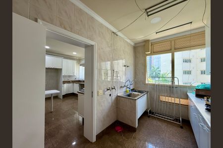 Apartamento para alugar com 387m², 4 quartos e 5 vagasÁrea de Serviço