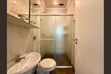 Apartamento para alugar com 387m², 4 quartos e 5 vagasBanheiro de Serviço