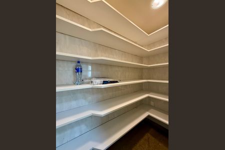 Apartamento para alugar com 387m², 4 quartos e 5 vagasDespensa