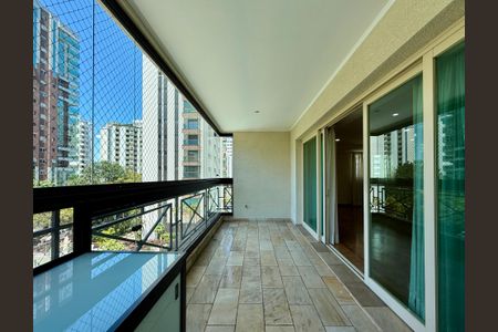 Apartamento para alugar com 387m², 4 quartos e 5 vagasSacada da Sala