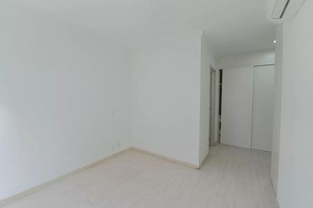 Apartamento à venda com 139m², 3 quartos e 2 vagas Apartamento à venda com 139m², 3 quartos e 2 vagasQuarto