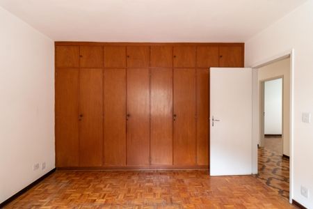 Casa para alugar com 350m², 5 quartos e 6 vagasSuíte