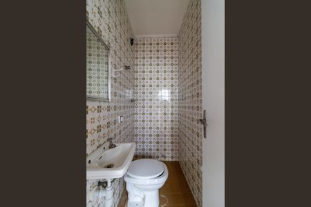 Casa para alugar com 350m², 5 quartos e 6 vagasBanheiro de serviço