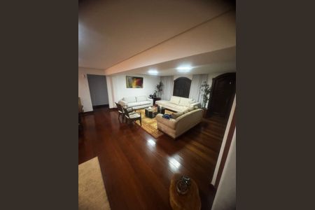 Casa para alugar com 600m², 6 quartos e 4 vagas Casa para alugar com 600m², 6 quartos e 4 vagasSala