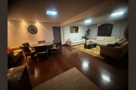 Casa para alugar com 600m², 6 quartos e 4 vagas Casa para alugar com 600m², 6 quartos e 4 vagasSala