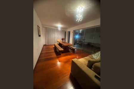 Casa para alugar com 600m², 6 quartos e 4 vagas Casa para alugar com 600m², 6 quartos e 4 vagasSala