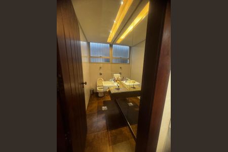 Casa para alugar com 600m², 6 quartos e 4 vagas Casa para alugar com 600m², 6 quartos e 4 vagasBanheiro