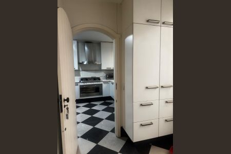 Casa para alugar com 600m², 6 quartos e 4 vagas Casa para alugar com 600m², 6 quartos e 4 vagasCozinha