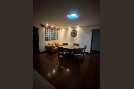 Casa para alugar com 600m², 6 quartos e 4 vagas Casa para alugar com 600m², 6 quartos e 4 vagasSala