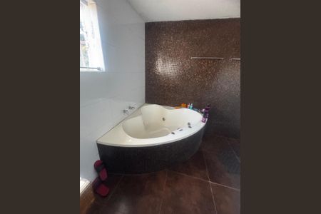 Casa para alugar com 600m², 6 quartos e 4 vagas Casa para alugar com 600m², 6 quartos e 4 vagasBanheiro