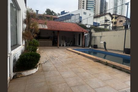 Casa para alugar com 600m², 6 quartos e 4 vagas Casa para alugar com 600m², 6 quartos e 4 vagasPiscina