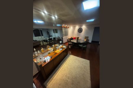 Casa para alugar com 600m², 6 quartos e 4 vagas Casa para alugar com 600m², 6 quartos e 4 vagasSala