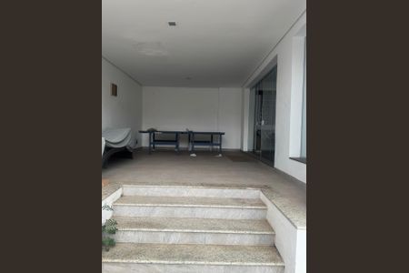 Casa para alugar com 600m², 6 quartos e 4 vagas Casa para alugar com 600m², 6 quartos e 4 vagasVaranda