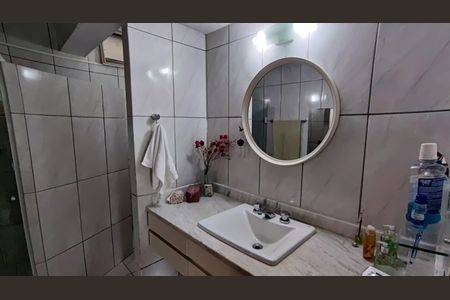 Casa de condomínio à venda com 347m², 4 quartos e 4 vagasBanheiro 