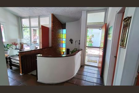 Casa de condomínio à venda com 347m², 4 quartos e 4 vagasEntrada 