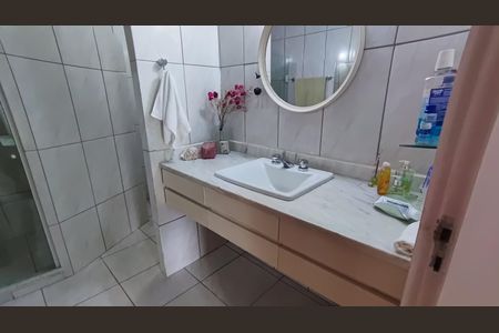 Casa de condomínio à venda com 347m², 4 quartos e 4 vagasBanheiro 