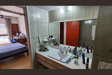 Casa de condomínio à venda com 347m², 4 quartos e 4 vagasBanheiro da Suíte 