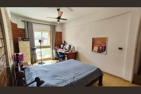 Casa de condomínio à venda com 347m², 4 quartos e 4 vagasSuíte