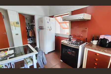 Casa de condomínio à venda com 347m², 4 quartos e 4 vagasCozinha 