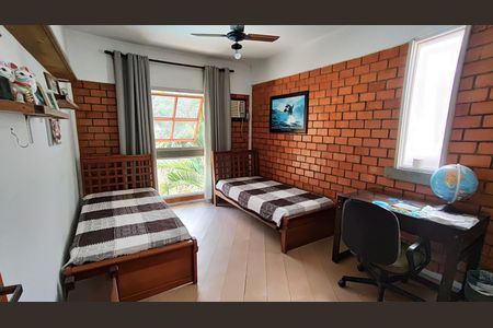 Casa de condomínio à venda com 347m², 4 quartos e 4 vagasQuarto 2