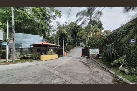 Casa de condomínio à venda com 347m², 4 quartos e 4 vagasFachada 