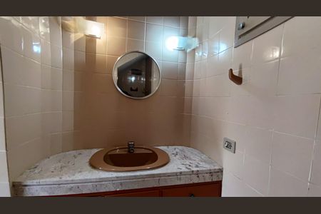 Casa de condomínio à venda com 347m², 4 quartos e 4 vagasBanheiro da Piscina 