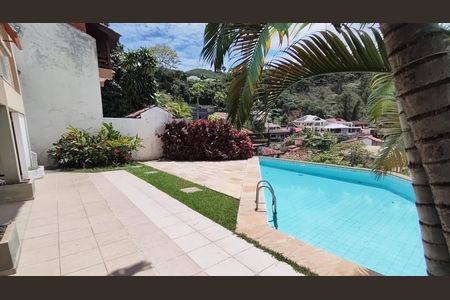 Casa de condomínio à venda com 347m², 4 quartos e 4 vagasPiscina 