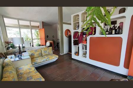 Casa de condomínio à venda com 347m², 4 quartos e 4 vagasSala 