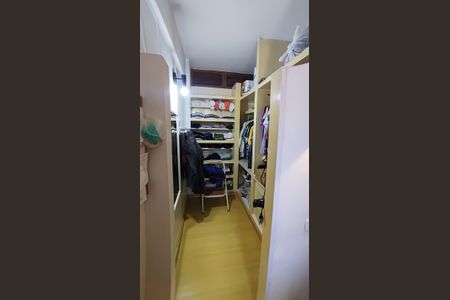 Casa de condomínio à venda com 347m², 4 quartos e 4 vagasCloset da Suíte 