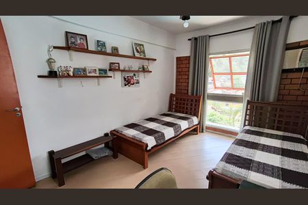 Casa de condomínio à venda com 347m², 4 quartos e 4 vagasQuarto 2