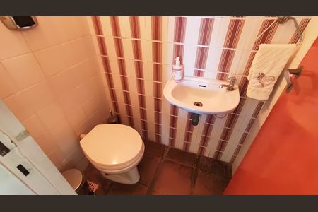 Casa de condomínio à venda com 347m², 4 quartos e 4 vagasLavabo 